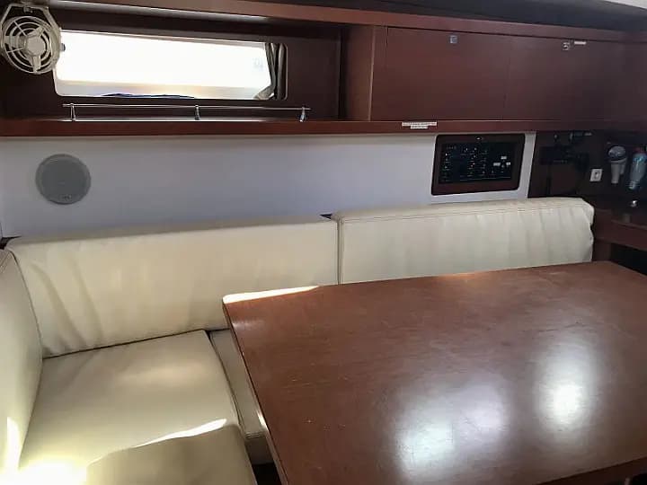 Oceanis 45 in Mallorca / Palma de Mallorca / La Lonja Marina Charter - Photo 5