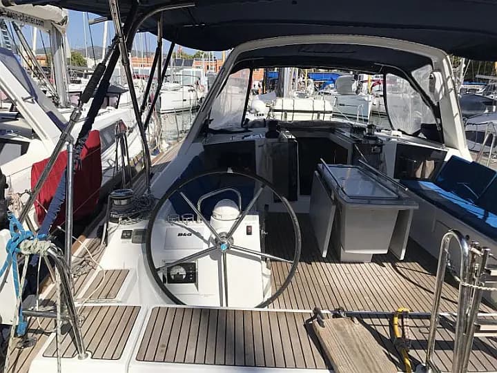 Oceanis 45 in Mallorca / Palma de Mallorca / La Lonja Marina Charter - Photo 4