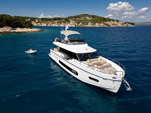 Azimut Magellano 60 in Šibenik / D-Marin Marina Mandalina - image 1