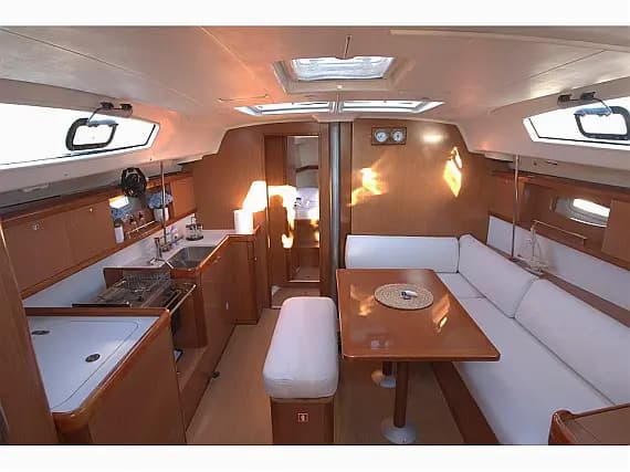 Oceanis 43 in Pachi, Megara / Port of Pachi - Photo 3
