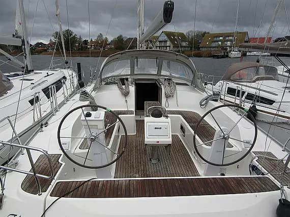 Bavaria Cruiser 46 in Stockholm - Saltsjöbaden / Saltsjö Pir Marina - image 1