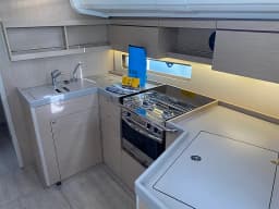 Oceanis 40.1 in Sardinia / Portisco / Cala dei Sardi thumbnail 18