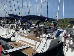 Oceanis 40.1 in Sardinia / Portisco / Cala dei Sardi thumbnail 5