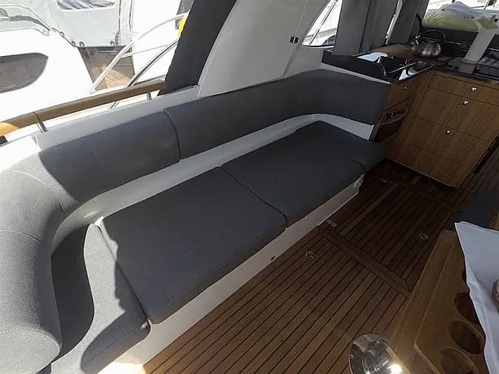 Marex 360 Cabriolet Cruiser in Šibenik / D-Marin Marina Mandalina - Photo 4