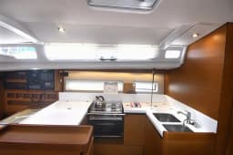 Sun Odyssey 440 in Dubrovnik / ACI Marina Dubrovnik thumbnail 7