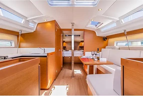 Sun Odyssey 440 in Lefkada / Nydri / Hotel Armonia - Photo 3