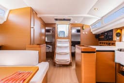 Sun Odyssey 440 in Lefkada / Nydri / Hotel Armonia thumbnail 6