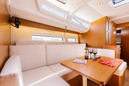 Sun Odyssey 440 in Lefkada / Nydri / Hotel Armonia thumbnail 7