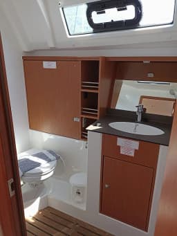 Bavaria Cruiser 41 in Kefalonia / Sami Port thumbnail 4