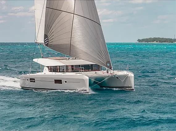 Lagoon 42 in Paros port - image 1