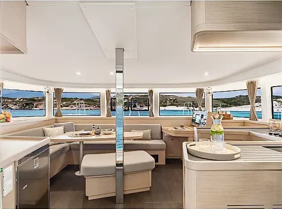 Lagoon 42 in Paros port - Photo 3