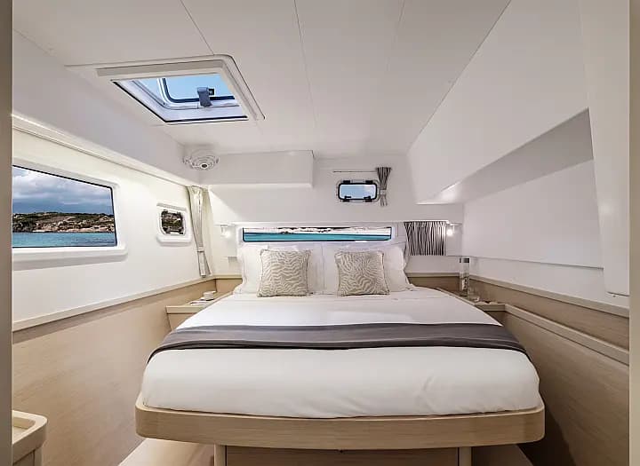 Lagoon 42 in Paros port - Photo 5