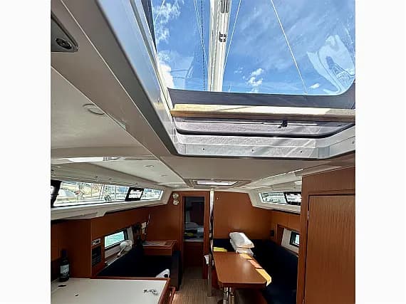 Bavaria C38 in Trogir / ACI Marina Trogir - Photo 3