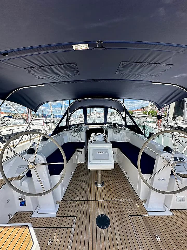 Bavaria C38 in Trogir / ACI Marina Trogir - Photo 4