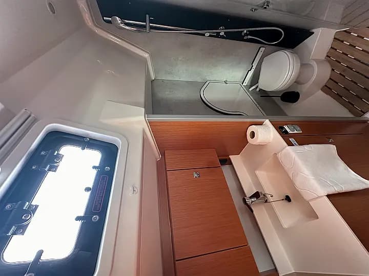 Bavaria C38 in Trogir / ACI Marina Trogir - Photo 5