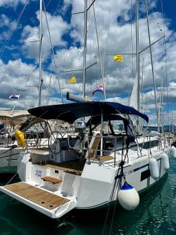 Bavaria C38 in Trogir / ACI Marina Trogir thumbnail 7