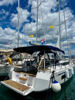 Bavaria C38 in Trogir / ACI Marina Trogir thumbnail 8