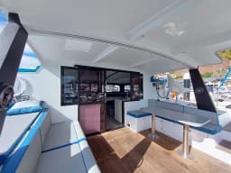 Luna 47 Power in Madeira / Funchal / Marina do Funchal thumbnail 10