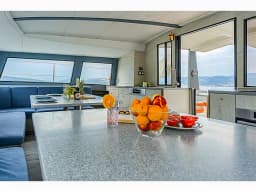 Luna 47 Power in Madeira / Funchal / Marina do Funchal thumbnail 2