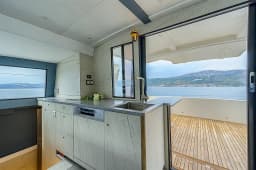 Luna 47 Power in Madeira / Funchal / Marina do Funchal thumbnail 25