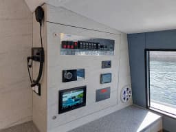 Luna 47 Power in Madeira / Funchal / Marina do Funchal thumbnail 9