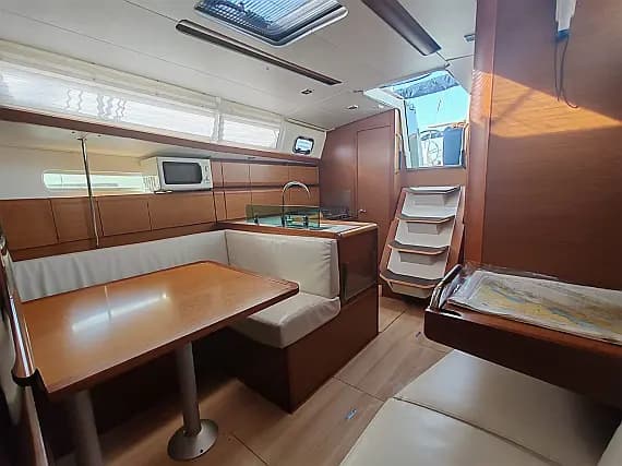 Sun Odyssey 389 in Drage / Marina Drage - Photo 3