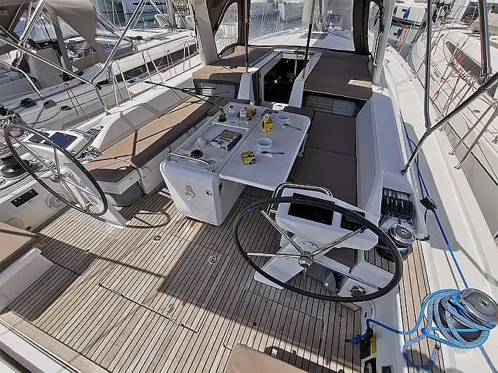 Oceanis 51.1 in Lefkada / Nikiana Marina - Photo 2