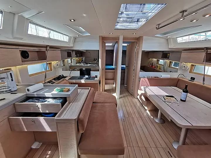 Oceanis 51.1 in Lefkada / Nikiana Marina - Photo 3