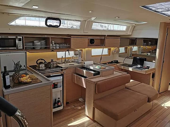 Oceanis 51.1 in Lefkada / Nikiana Marina - Photo 4