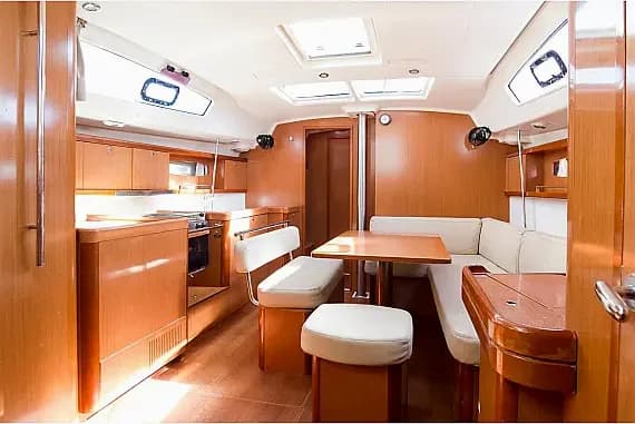 Oceanis 43 in Mallorca / Palma de Mallorca / La Lonja Marina Charter - Photo 3