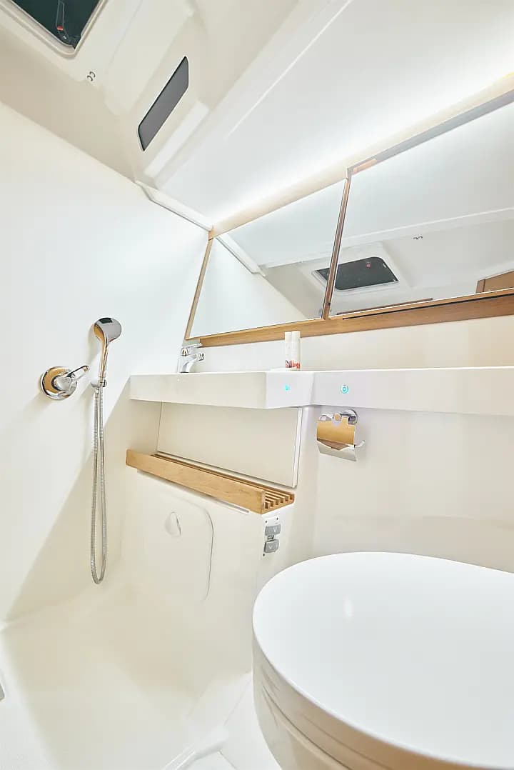Sun Odyssey 440 in Athens / Alimos Marina - Photo 4