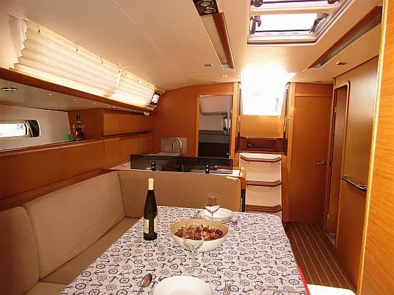 Sun Odyssey 439 in Salerno / Marina d'Arechi - Photo 3