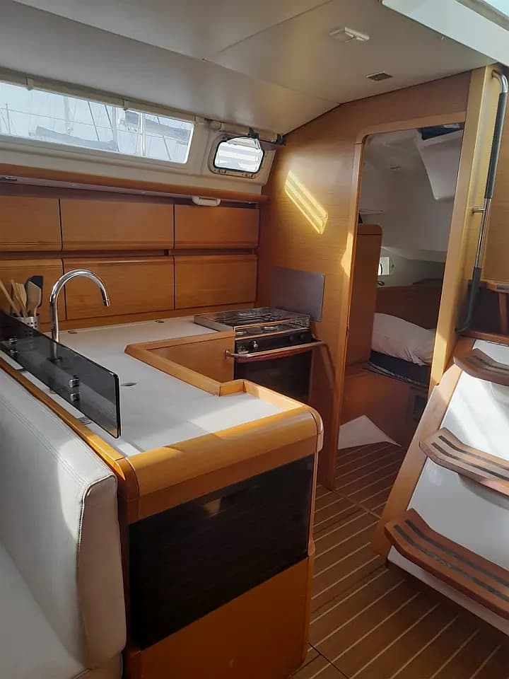 Sun Odyssey 439 in Salerno / Marina d'Arechi - Photo 4