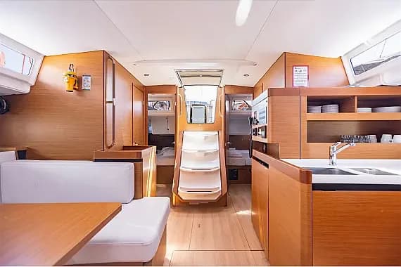 Sun Odyssey 490 in Lavrion Main Port - Photo 3