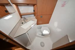Bavaria C46 in Zadar / Marina Zadar thumbnail 54