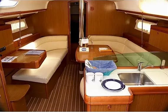 Sun Odyssey 39i in Vigo / Real Club Nautico de Vigo - Photo 2