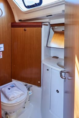 Sun Odyssey 39i in Vigo / Real Club Nautico de Vigo thumbnail 14