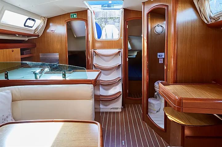Sun Odyssey 39i in Vigo / Real Club Nautico de Vigo - Photo 5