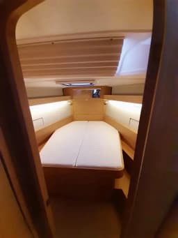 Dufour 430 in Sicily / Palermo / La Cala (Porto Palermo) thumbnail 9