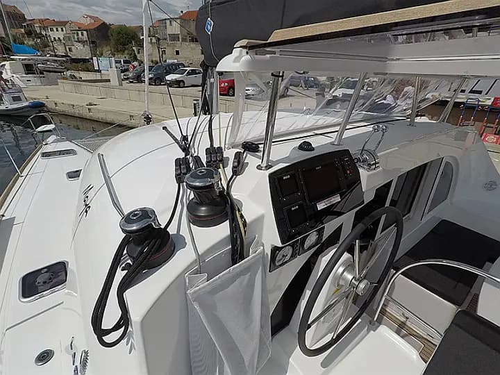 Lagoon 380 in Šibenik / D-Marin Marina Mandalina - Photo 4