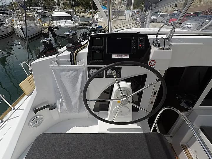 Lagoon 380 in Šibenik / D-Marin Marina Mandalina - Photo 5