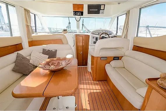 Prestige 32 in Sitges - Barcelona / Port d'Aiguadolç - Photo 3