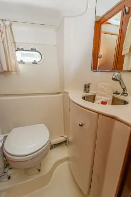 Prestige 32 in Sitges - Barcelona / Port d'Aiguadolç thumbnail 5