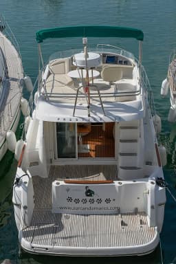 Prestige 32 in Sitges - Barcelona / Port d'Aiguadolç thumbnail 7