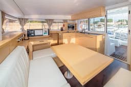 Lagoon 400 S2 in Sicily / Furnari / Marina Portorosa thumbnail 10
