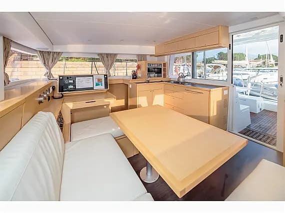 Lagoon 400 S2 in Sicily / Furnari / Marina Portorosa - Photo 3