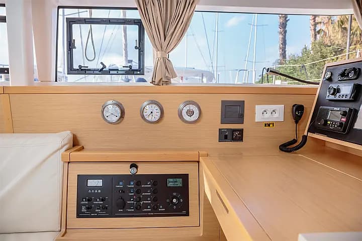 Lagoon 400 S2 in Sicily / Furnari / Marina Portorosa - Photo 5