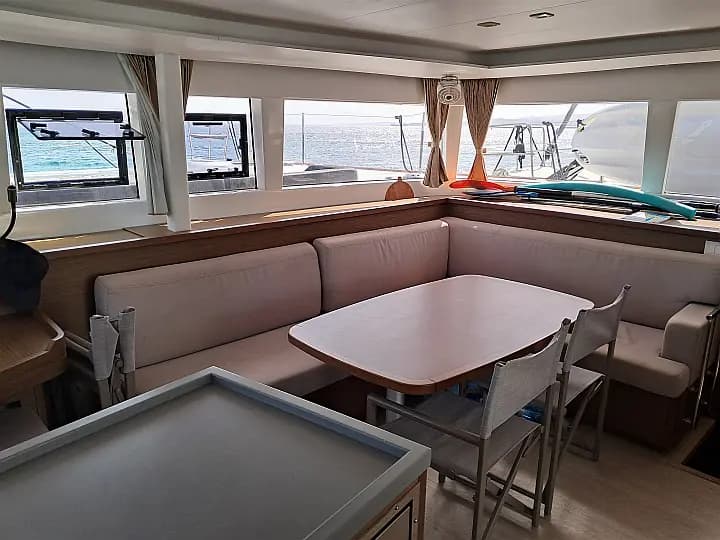 Lagoon 450 Fly in Sardinia / Golfo Aranci / Mare Fun Charter & Marina - Photo 4