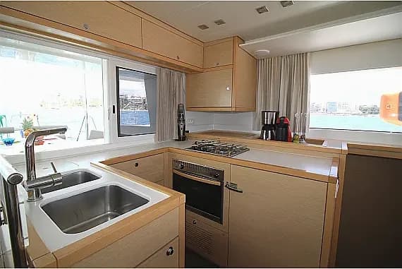 Lagoon 450 Fly in Athens / Alimos Marina - Photo 3