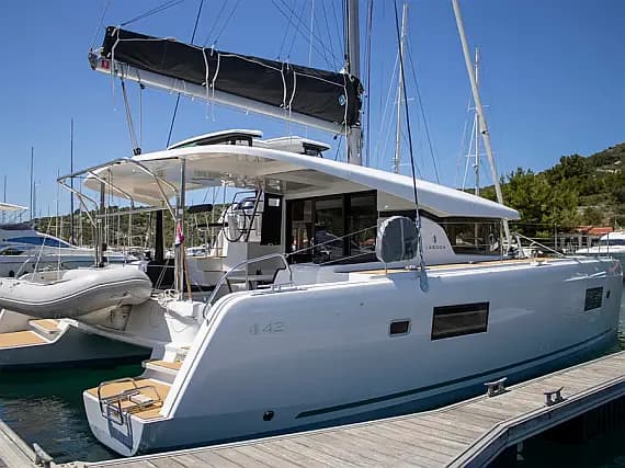 Lagoon 42 in Eden Island / Mahe, Victoria / Eden Island Marina - image 1